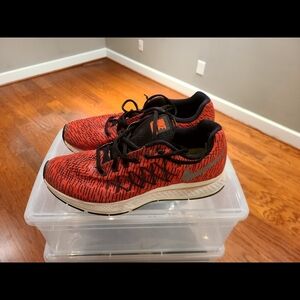 Nike Men's Red and Black Athletic Shoes